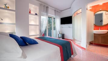 Standaard kamer, 1 twee- of 2 eenpersoonsbedden, 1 queensize bed, balkon (Rombo) | Een minibar, een kluis op de kamer, individueel gedecoreerd