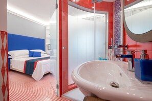 Standard Double or Twin Room, 1 Queen Bed, Balcony (Rombo) | Bathroom