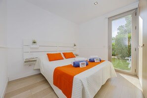 4 slaapkamers, een strijkplank/strijkijzer, gratis wifi, beddengoed