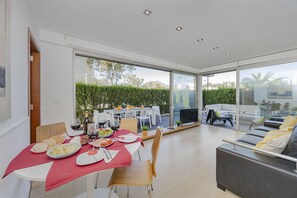 Outdoor dining - Villa Salines House (Puerto de Alcudia)