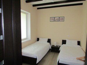 Desk, soundproofing, iron/ironing board, free WiFi - Perlyna Dzvinkova (Dzvinkove)