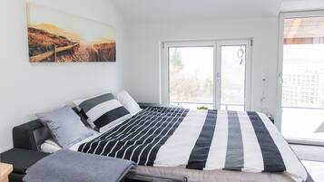 2 bedrooms, iron/ironing board, travel cot, free WiFi