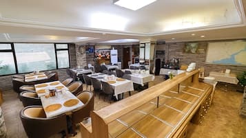 Café da manhã com buffet todos os dias (TRY 200 por pessoa)