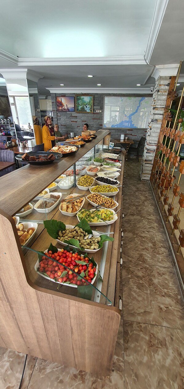 Daily buffet breakfast (TRY 200 per person) - Biter Hotel (Istanbul)