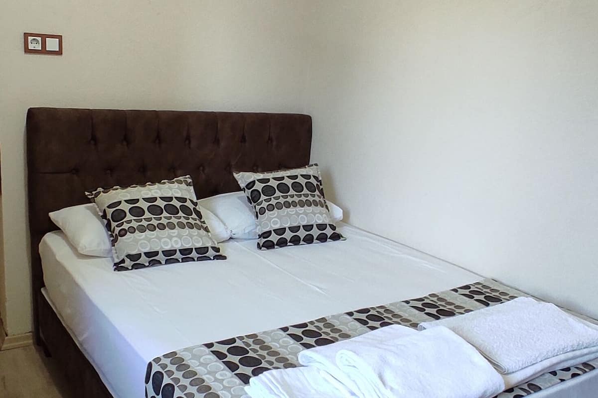 Minibar, blackout drapes, soundproofing, iron/ironing board