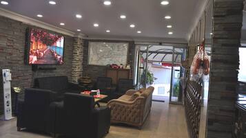 Coin salon dans le hall