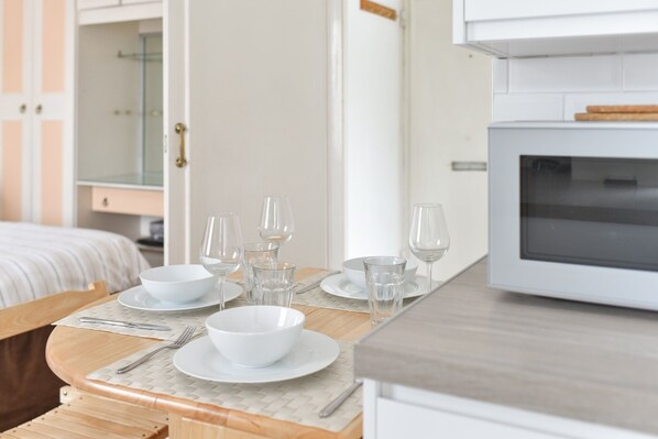 Dining - THE CHELSEA SAPPHIRE (London)