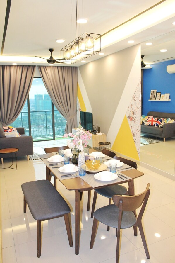 Dining - Contemporary Cozy Home@KL (4~8pax) 12mins to KLCC (Kuala Lumpur)