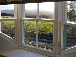 A room with a large window overlooking a rural landscape. - Bogroy - a cottage that sleeps 6 guests in 3 bedrooms (Aberlour)