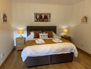 6 bedrooms, WiFi, bed sheets