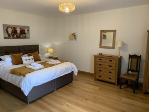 6 bedrooms, WiFi, bed sheets
