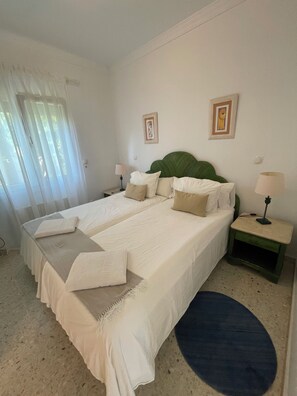 3 quartos, ferros/tábuas de passar roupa, Wi-Fi, roupa de cama