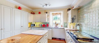 Airds of Kells House - a house that sleeps 8 guests in 4 bedrooms