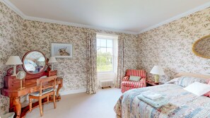 4 bedrooms, WiFi, bed sheets