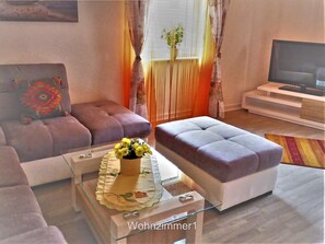 Fernseher, DVD-Player, Stereoanlage