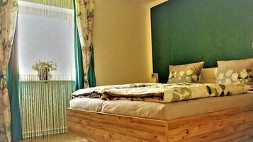 3 Schlafzimmer, Zimmersafe, Schreibtisch, schallisolierte Zimmer