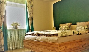 3 Schlafzimmer, Zimmersafe, Schreibtisch, schallisolierte Zimmer