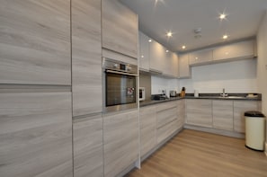 Dishwasher, cookware/dishes/utensils
