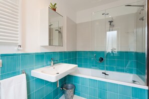 Condo | Bathroom | Hair dryer, bidet, towels - Apartment Snicher (Sorrento)