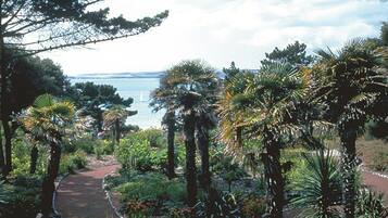 Cottage | Property grounds