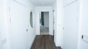 Hallway - High view 2 Bedroom apt - Woolwich (London)