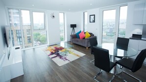 Living area - High view 2 Bedroom apt - Woolwich (London)