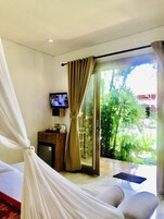 Caja de seguridad en la habitación y decoración personalizada 