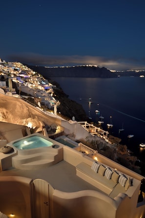 Luxury Villa | Terrace/patio