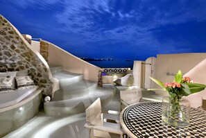 Avax Villa by K&K | Premium bedding, individually decorated, iron/ironing board, free WiFi - The A Collection, Oia by K&K (Santorini)