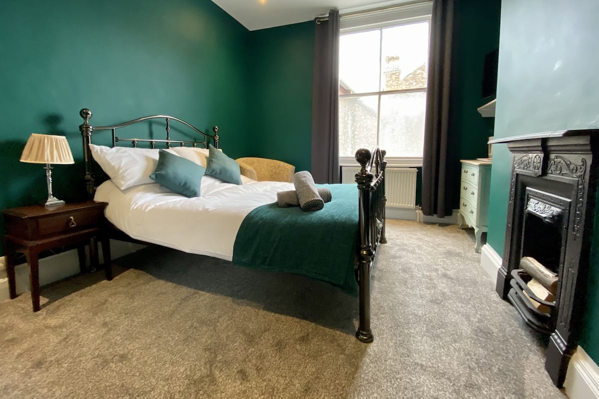 Basic Double Room | Iron/ironing board, free WiFi, bed sheets