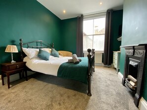 Basic Double Room | Iron/ironing board, free WiFi, bed sheets - Blenheim Guest House York (York)