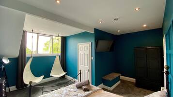 Deluxe Room | Iron/ironing board, free WiFi, bed sheets