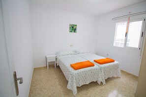 2 bedrooms, iron/ironing board, free WiFi