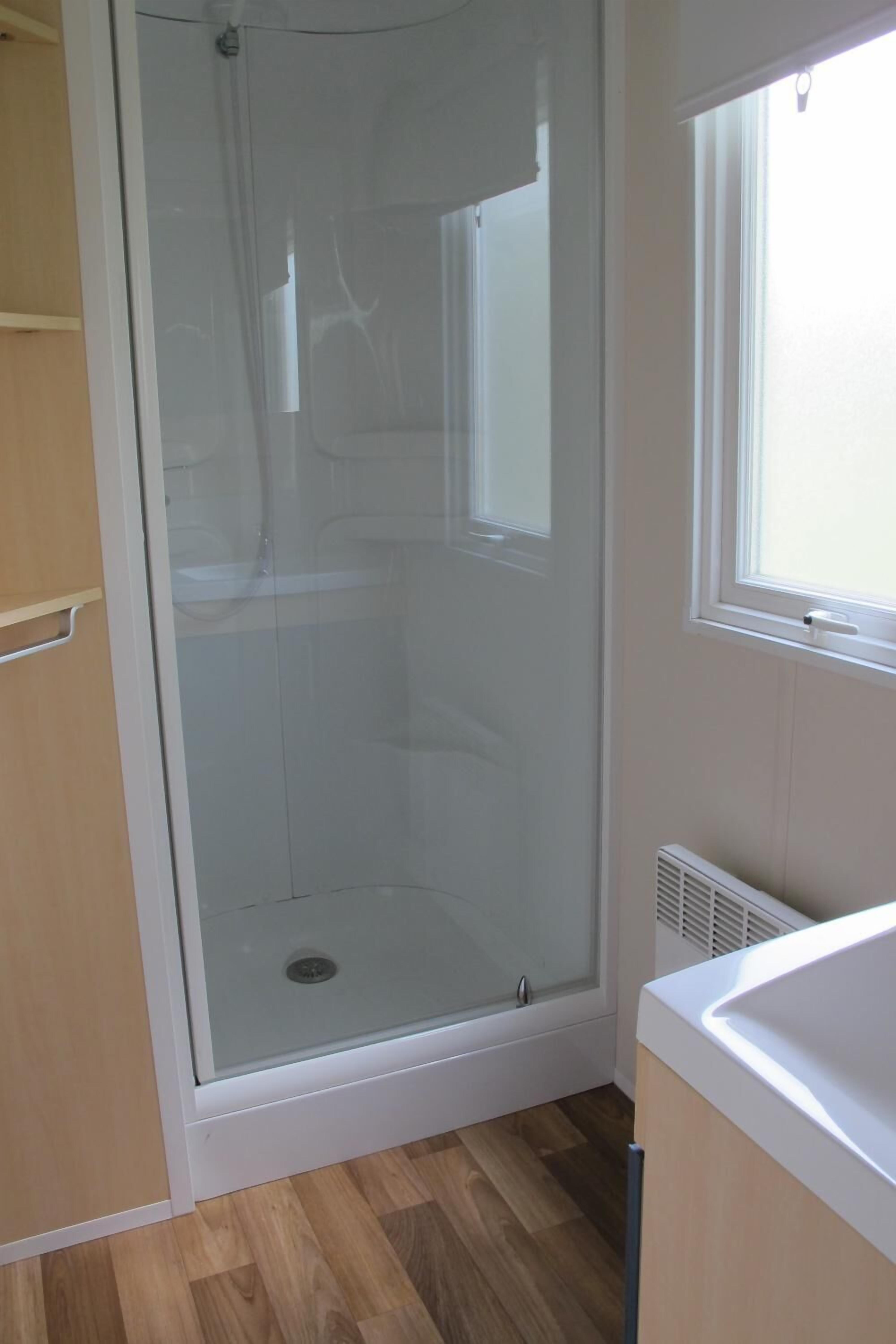 Douche, serviettes fournies