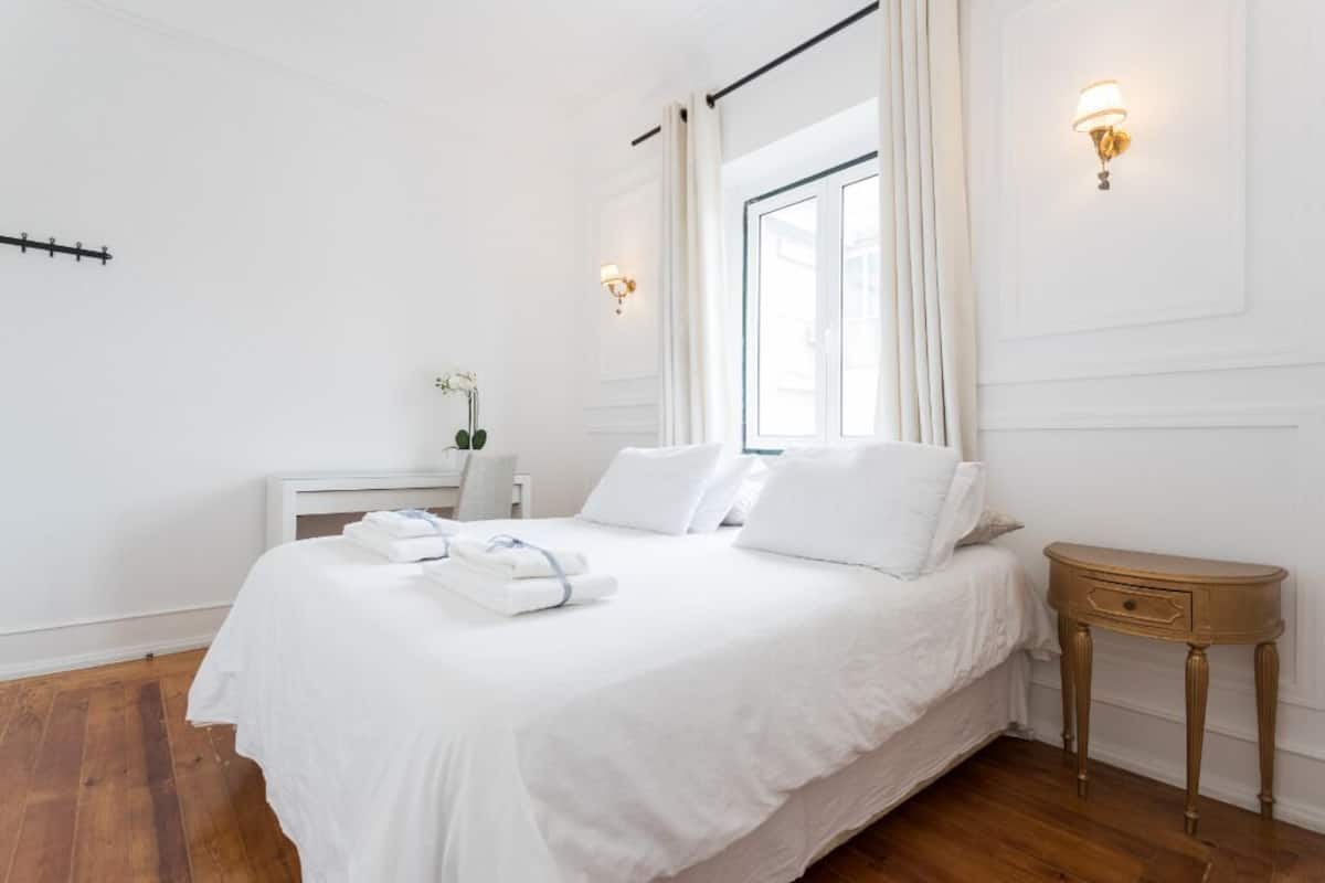 Double Room, Private Bathroom | Iron/ironing board, free WiFi, bed sheets