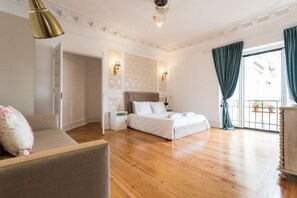 Quarto quádruplo superior, banheiro privativo | Ferros/tábuas de passar roupa, Wi-Fi de cortesia, roupa de cama