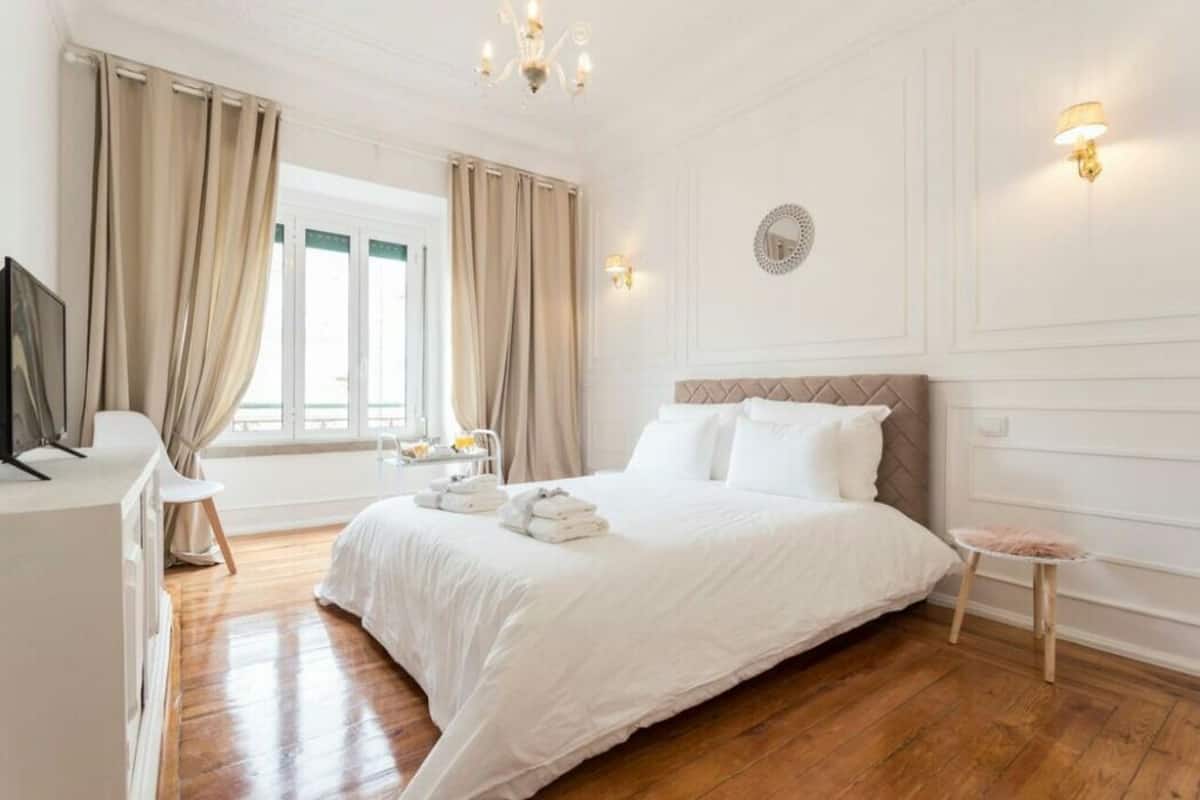 Double Room, Shared Bathroom | Iron/ironing board, free WiFi, bed sheets