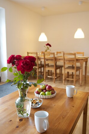 패밀리 아파트 (6 person) | 각각 다른 스타일의 인테리어, 각각 다르게 가구 비치, 무료 WiFi, 침대 시트