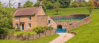 ピークディストリクトの中心にあるチャッツワースエステートのガーデナーズコテージ 