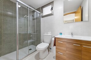 Bathtub, towels - Alisios, the starting point to know Lanzarote (Arrecife)