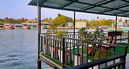 Chaiyai River Front Hotel