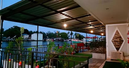 Chaiyai River Front Hotel