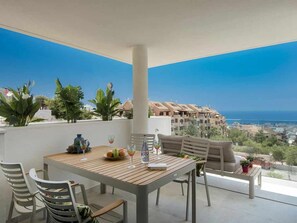 屋外ダイニングエリア