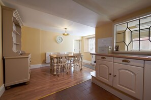 Fridge, microwave, dishwasher, cookware/dishes/utensils