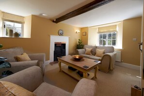 Flat-screen TV, fireplace, DVD player - Riversdale Farm Cottage, Upperdale | Peak District (Buxton)