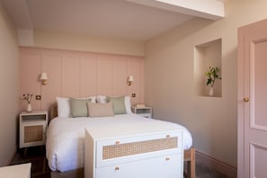 1 bedroom, desk, free WiFi, bed sheets