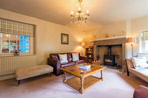 Smart TV, fireplace, DVD player