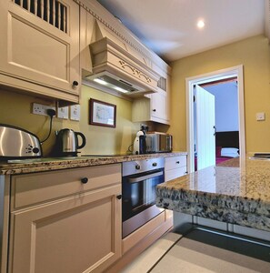 Refrigerador, microondas, horno y tostadora 