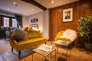 Studio – superior (Fleming) | Oppholdsområde | En 32-tommers Flatskjerm-TV med kabel-kanaler samt TV