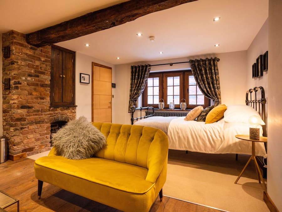 Superior Studio (Fleming) | Living area | 32-inch flat-screen TV with cable channels, TV